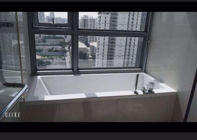 2 bed Condo in H Sukhumvit 43 Khlong Tan Nuea Sub District C014875