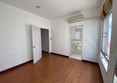 3 bed House Suanluang Sub District H014872