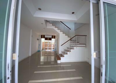 3 bed House Suanluang Sub District H014872