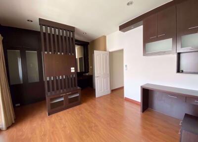 3 bed House Suanluang Sub District H014872