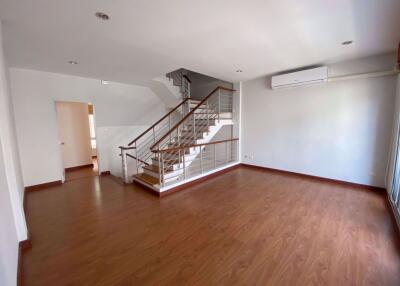3 bed House Suanluang Sub District H014872