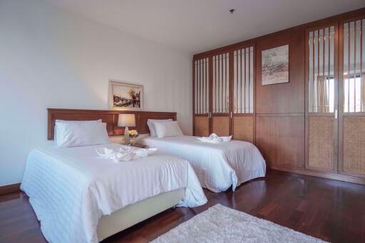 4 bed Condo in Baan Suan Chan Sathon District C014853
