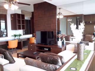 2 bed Condo in Baan Sathorn Chaopraya Khlong Ton Sai Sub District C014850