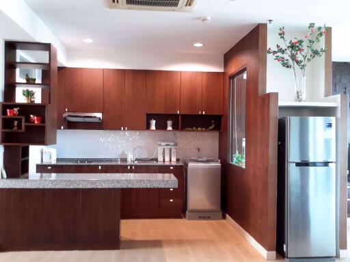 2 bed Condo in Baan Sathorn Chaopraya Khlong Ton Sai Sub District C014850