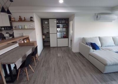 2 bed Condo in Royal Nine Residence Huai Khwang District C014846