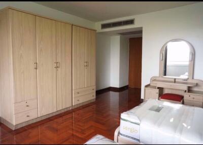 2 bed Condo in Baan Suanpetch Khlong Toei Nuea Sub District C014840