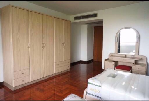 2 bed Condo in Baan Suanpetch Khlong Toei Nuea Sub District C014840