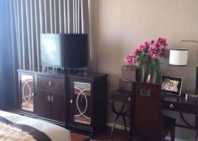 3 bed Condo in Menam Residences Wat Phraya Krai Sub District C014818