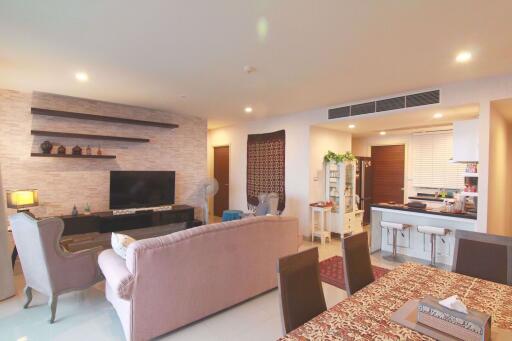 3 bed Condo in Watermark Chaophraya Khlong Ton Sai Sub District C014811