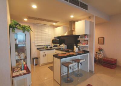 3 bed Condo in Watermark Chaophraya Khlong Ton Sai Sub District C014811