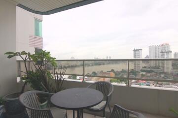 3 bed Condo in Watermark Chaophraya Khlong Ton Sai Sub District C014811