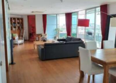 3 bed Condo in Watermark Chaophraya Khlong Ton Sai Sub District C014810