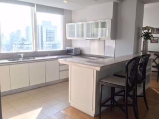 2 bed Condo in Millennium Residence Khlongtoei Sub District C014805