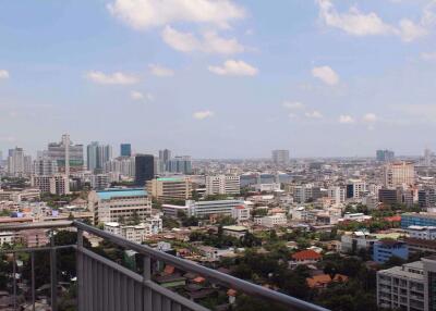 2 bed Condo in Urbana Sathorn Thungmahamek Sub District C014803