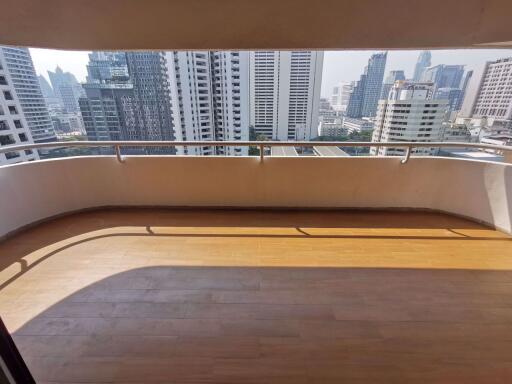 3 bed Condo in Tower Park Khlong Toei Nuea Sub District C014774