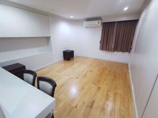 3 bed Condo in Tower Park Khlong Toei Nuea Sub District C014774