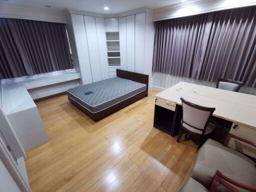 3 bed Condo in Tower Park Khlong Toei Nuea Sub District C014774