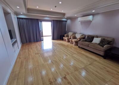 3 bed Condo in Tower Park Khlong Toei Nuea Sub District C014774