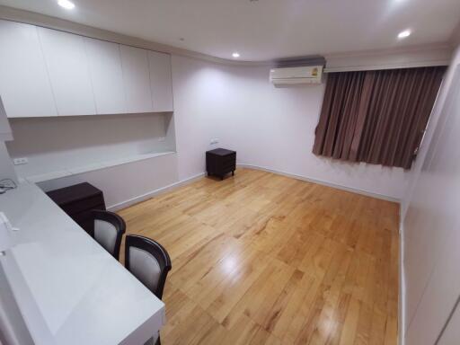 3 bed Condo in Tower Park Khlong Toei Nuea Sub District C014774