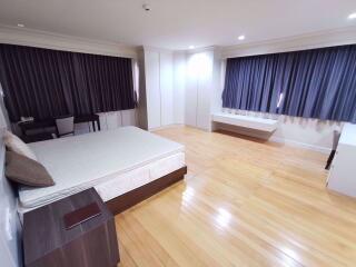 3 bed Condo in Tower Park Khlong Toei Nuea Sub District C014774