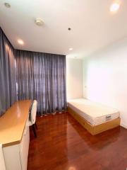 3 bed Condo in Chatrium Residence Riverside Wat Phraya Krai Sub District C014769