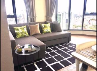 2 bed Condo in Ideo Q Victory Thanonphayathai Sub District C014751