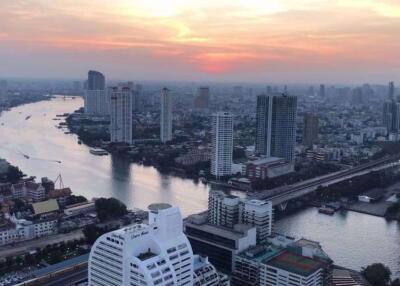 2 bed Condo in State Tower Silom Sub District C014748