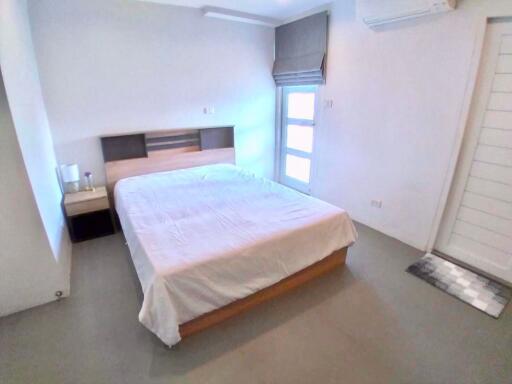 1 bed Condo in Modern Town Khlong Tan Nuea Sub District C014736