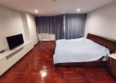 2 bed Condo in Lake Avenue Khlongtan Sub District C014702