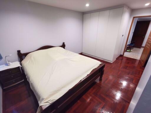 2 bed Condo in Lake Avenue Khlongtan Sub District C014702