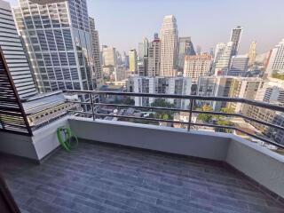 2 bed Condo in Lake Avenue Khlongtan Sub District C014702