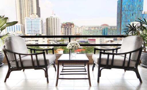 3 bed Condo in Krystal Court Khlong Toei Nuea Sub District C014699