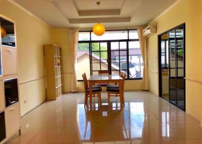3 bed House in Moo Baan Chicha Castle Khlong Toei Nuea Sub District H014653