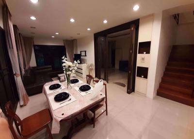 2 ห้องนอน, 2 ห้องน้ำ บ้าน ราคา ฿ 40,000/เดือน