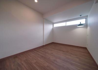 4 bed House Khlong Tan Nuea Sub District H014617