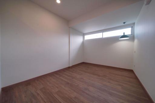 4 bed House Khlong Tan Nuea Sub District H014617