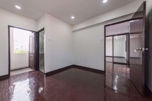 6 bed House Khlong Tan Nuea Sub District H014608