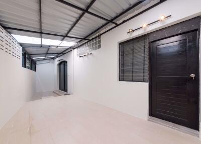 6 bed House Khlong Tan Nuea Sub District H014608