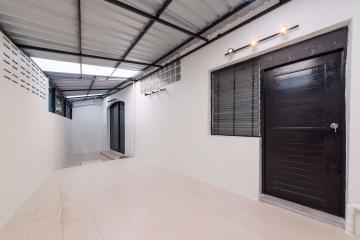 6 bed House Khlong Tan Nuea Sub District H014608