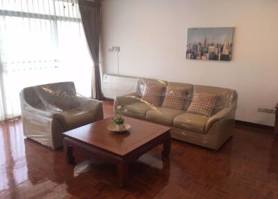 4 bed Condo in Aramvej Apartment Khlong Tan Nuea Sub District C014602