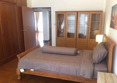 4 bed Condo in Aramvej Apartment Khlong Tan Nuea Sub District C014602