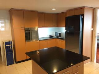 3 bed Condo in Jaspal Residential 1 Khlong Toei Nuea Sub District C014597