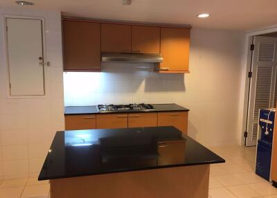 3 bed Condo in Jaspal Residential 1 Khlong Toei Nuea Sub District C014597