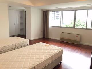 3 bed Condo in Jaspal Residential 1 Khlong Toei Nuea Sub District C014597