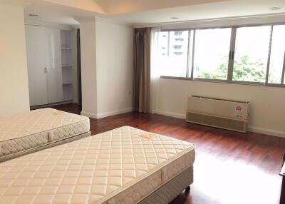 3 bed Condo in Jaspal Residential 1 Khlong Toei Nuea Sub District C014597