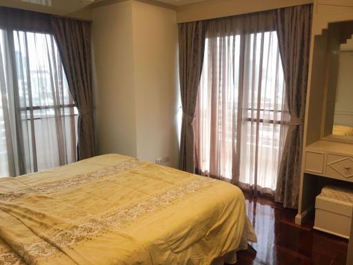 3 bed Condo in Richmond Palace Khlong Tan Nuea Sub District C014596