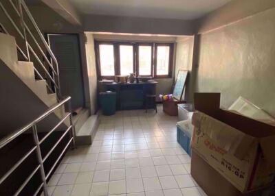 3 bed House Thanonphetchaburi Sub District H014594