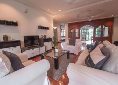 3 bed Condo in Swasdi Mansion Khlong Toei Nuea Sub District C014593