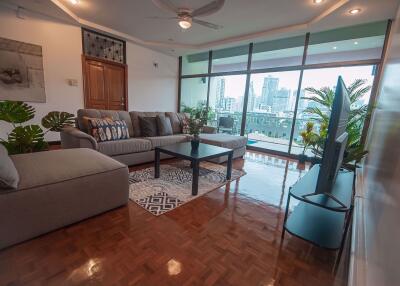 3 bed Condo in Swasdi Mansion Khlong Toei Nuea Sub District C014590