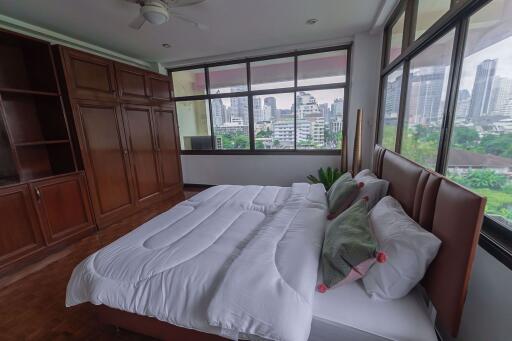 3 bed Condo in Swasdi Mansion Khlong Toei Nuea Sub District C014590